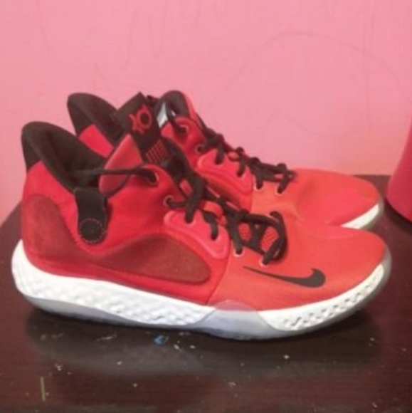 Red Kevin Durant shoes - Picture 3 of 3